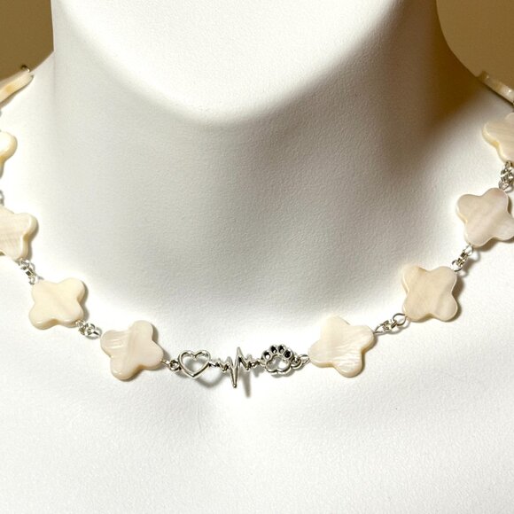 White Mother of Pearl Clover Beaded Short Necklace +Paw Print Heart Beat Pendant - Picture 2 of 13